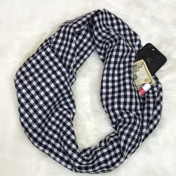 NWT Black & White Infinity Scarf With Hidden Zip Pocket - Picture 2 of 8